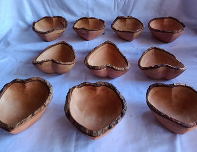 Wholesale Handmade wooden Heart shaped Dough Bowls set of 4.Rustic Valentine's Candle Bowls Bark edge Heart Display Valentine Gifts Candles