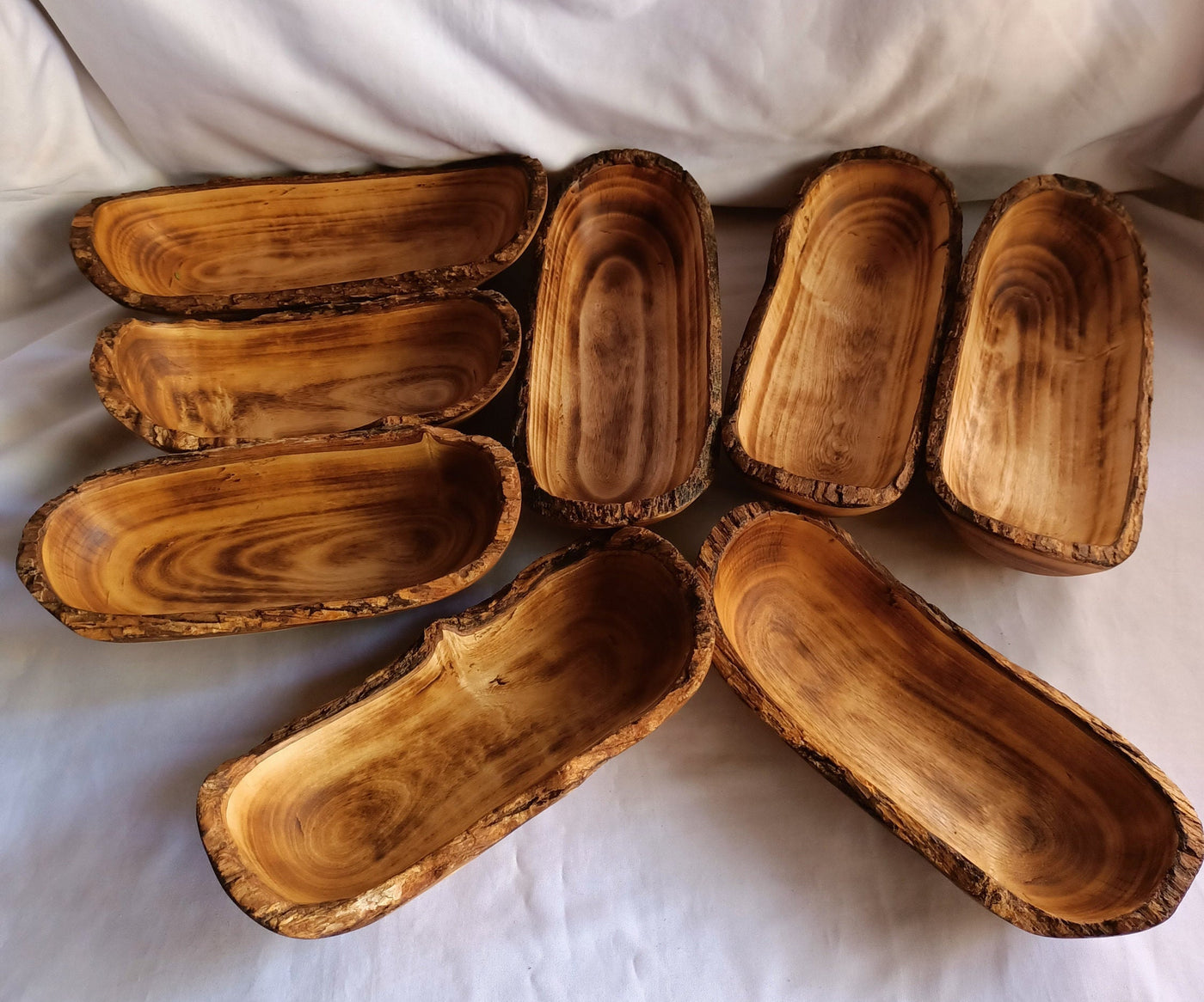 Wholesale Supply.Unique Newly Handcarved Dough Bowls For Candle with the bark  set of 8 medium-4 and small-4 mix 11"and 9".Rustic Home Decor