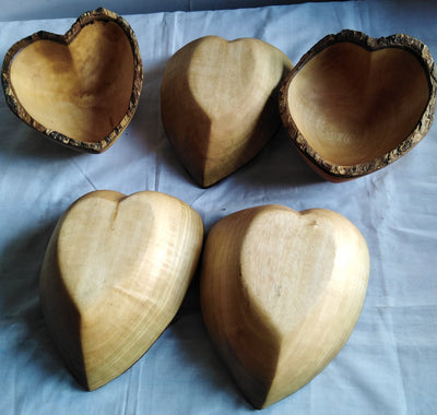 Wholesale Handmade wooden Heart shaped Dough Bowls set of 4.Rustic Valentine's Candle Bowls Bark edge Heart Display Valentine Gifts Candles