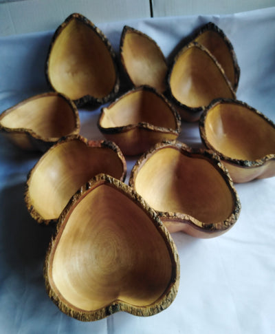 Wholesale Supply. Personalised Heart shaped stem Bark Bowls Natural set of 10.