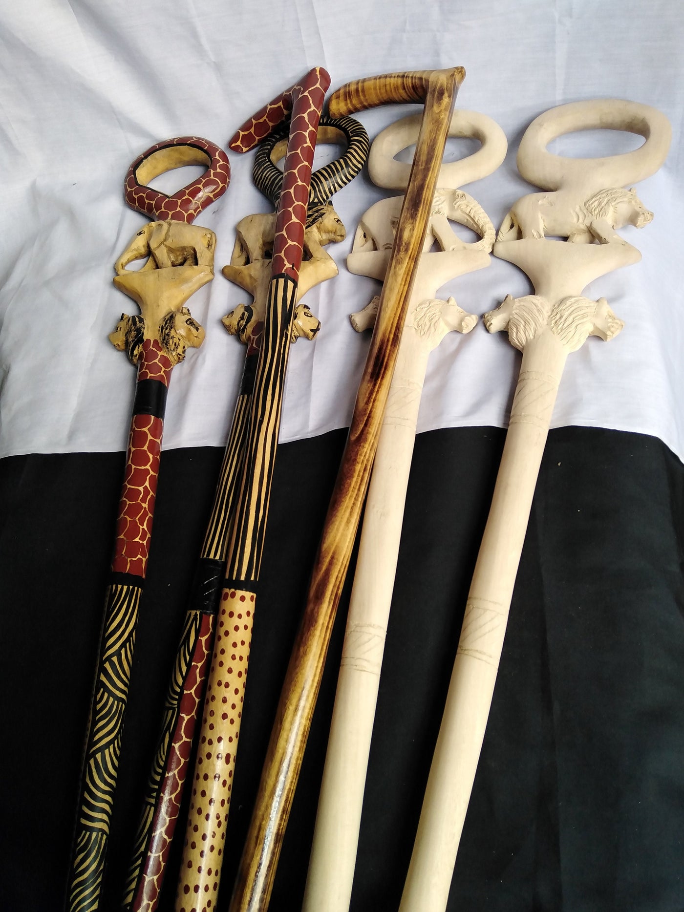 Fathers Walking Cane Gift.Antique Animal Carved walking wooden cane. Lion/Elephant /Giraffe walking Stick. The Best Gift for Fathers Day