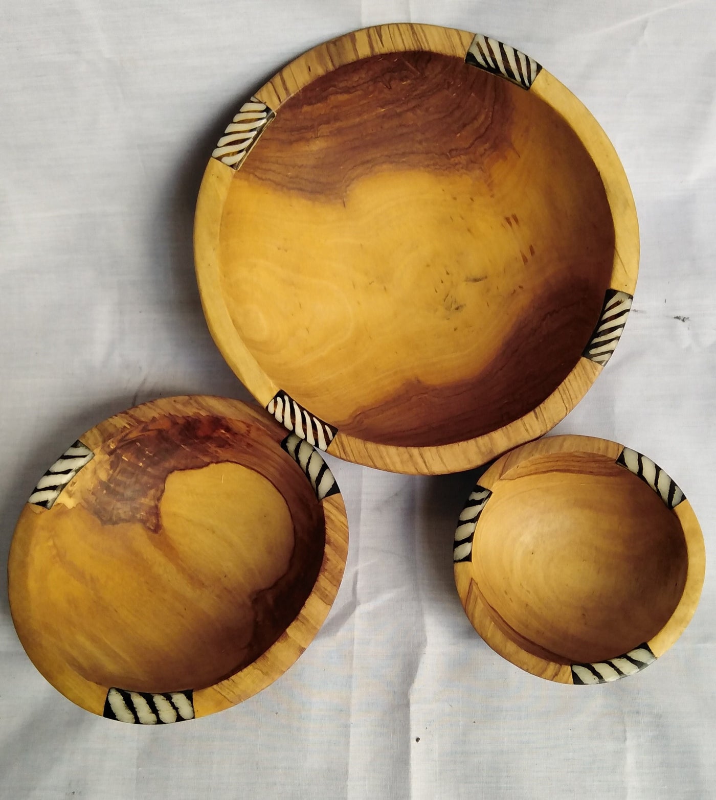 Wholesale Hand-carved Antique Large wooden Salad and Soup Bowl.Set of 3 Personalised inlaid Cow Bone Salad Serving Bowls and 2 Free spoons