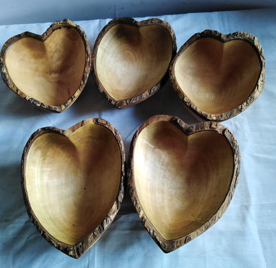 Wholesale Handmade wooden Heart shaped Dough Bowls set of 4.Rustic Valentine's Candle Bowls Bark edge Heart Display Valentine Gifts Candles